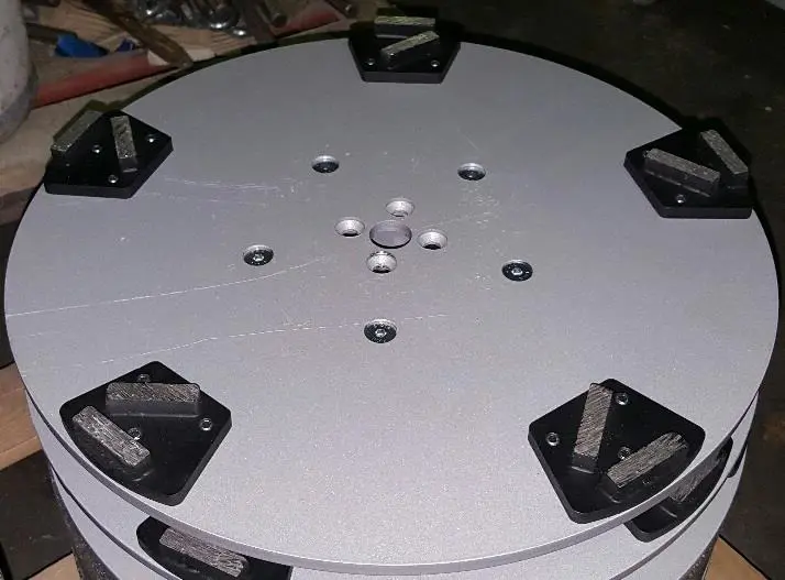 Disks ar dimanta segmentiem betona slīpēšanas iekārtai